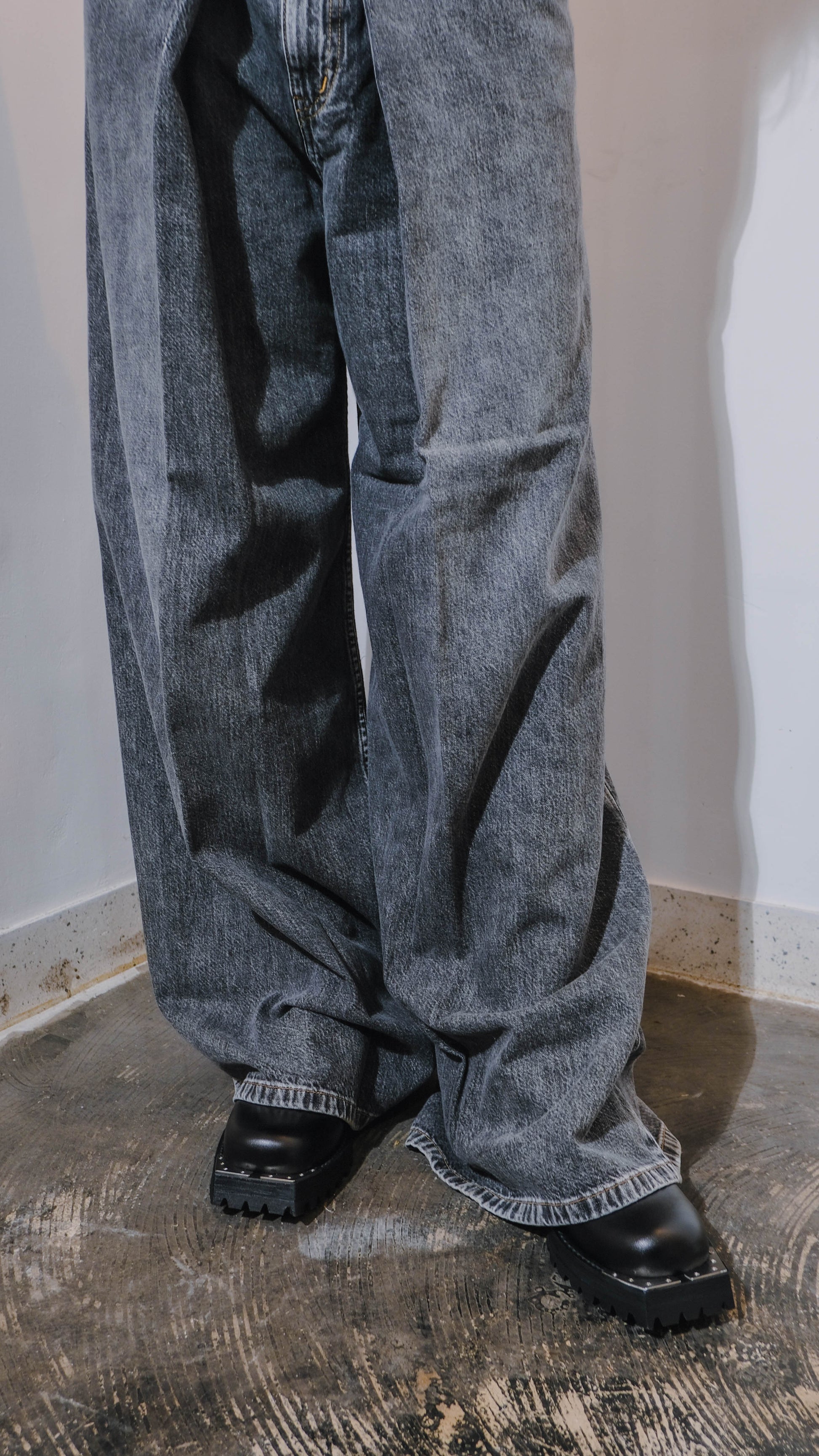 愛知県犬山市のセレクトショップ Hakurei(ハクレイ) JOHN LAWRENCE SULLIVAN ジョンローレンスサリバン -  WASHED DENIM SUPER WIDE PANTS