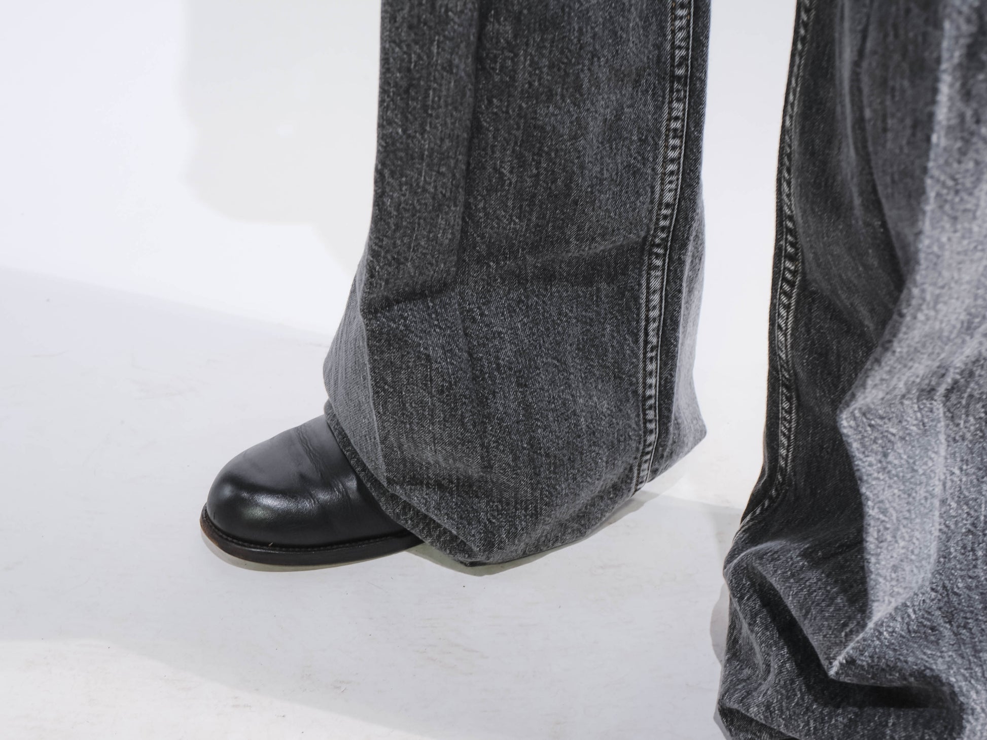 愛知県犬山市のセレクトショップ Hakurei(ハクレイ) JOHN LAWRENCE SULLIVAN ジョンローレンスサリバン -  WASHED DENIM WIDE PANTS