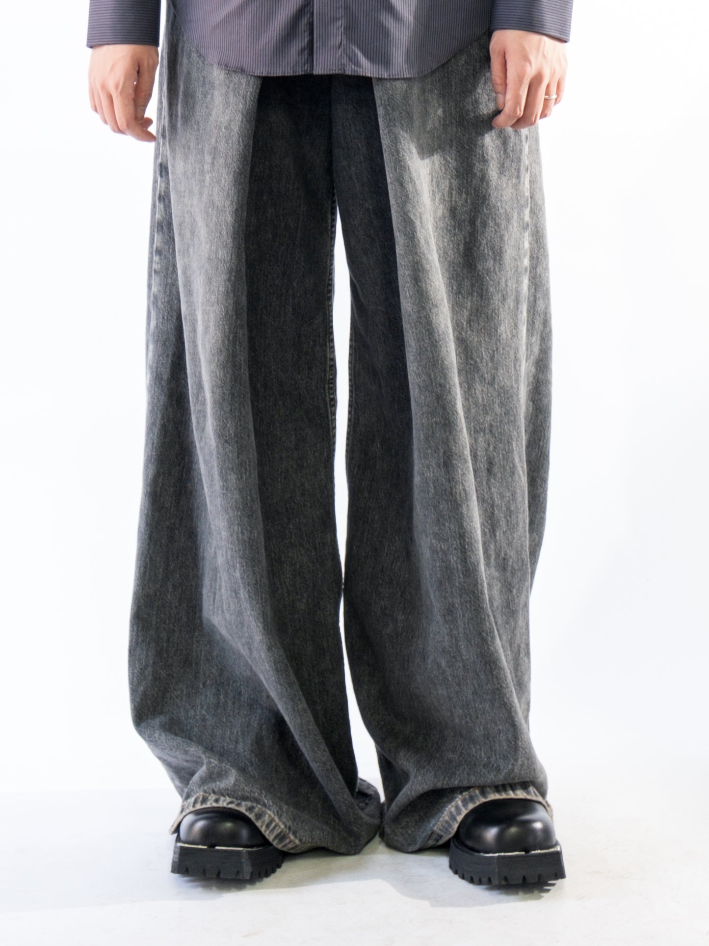 JOHN LAWRENCE SULLIVAN - WASHED DENIM SUPER WIDE PANTS