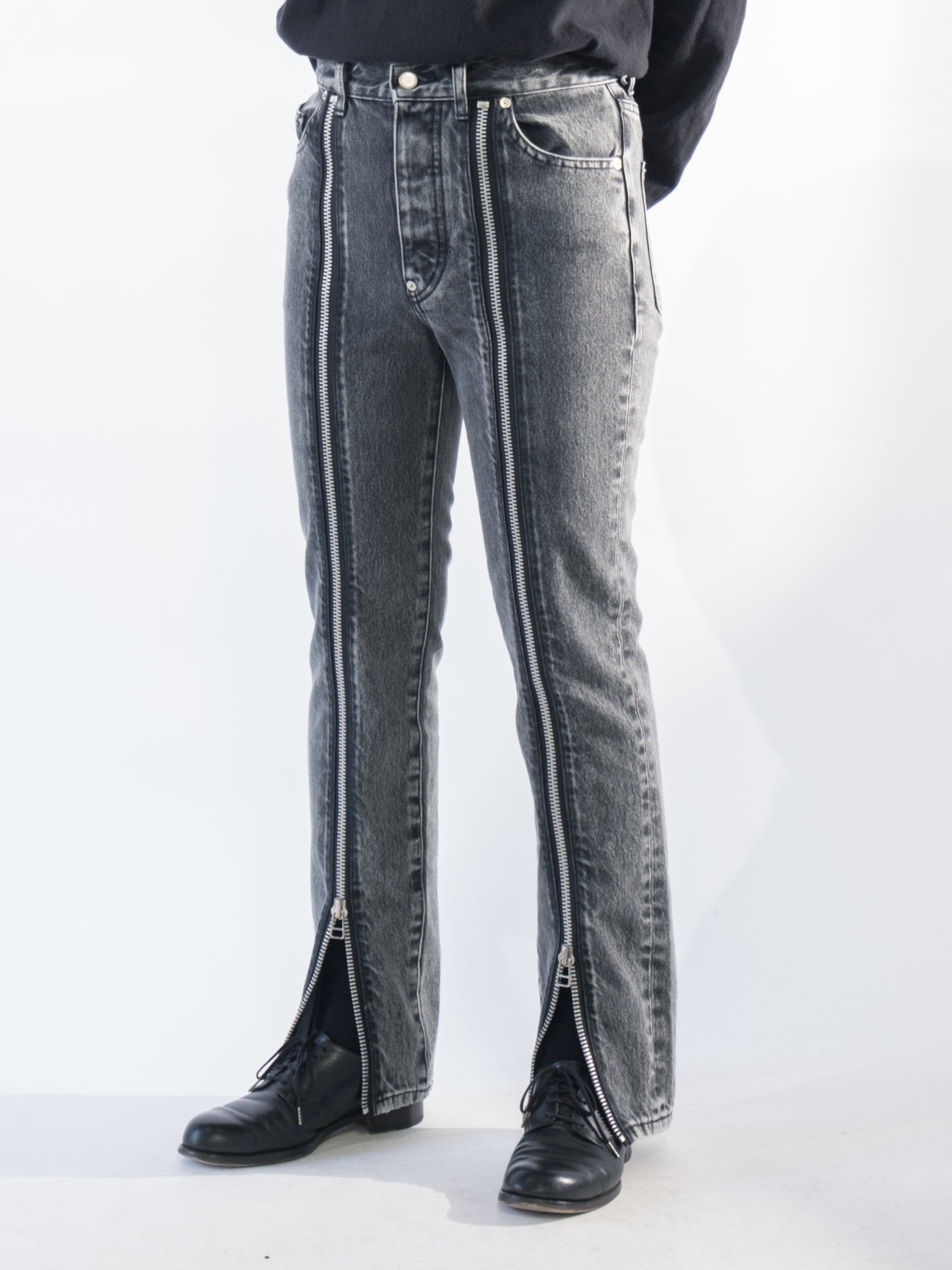 JOHN LAWRENCE SULLIVAN - WASHED DENIM ZIPPED PANTS