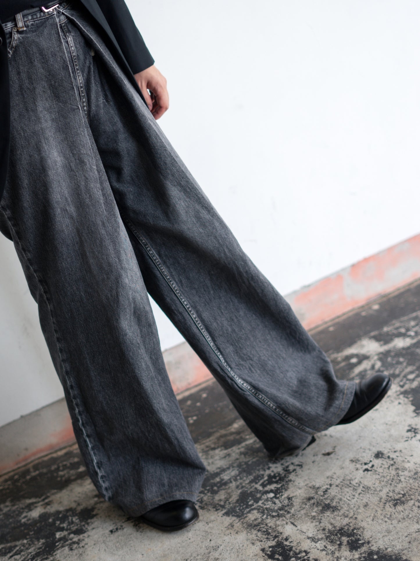 愛知県犬山市のセレクトショップ Hakurei(ハクレイ) JOHN LAWRENCE SULLIVAN ジョンローレンスサリバン -  WASHED DENIM WIDE PANTS